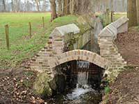 Foto van monument aan de Engersteeg